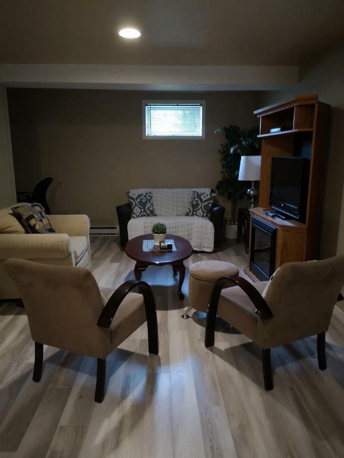 Fully Furnished On Broadway In Moncton Apartamento Exterior foto